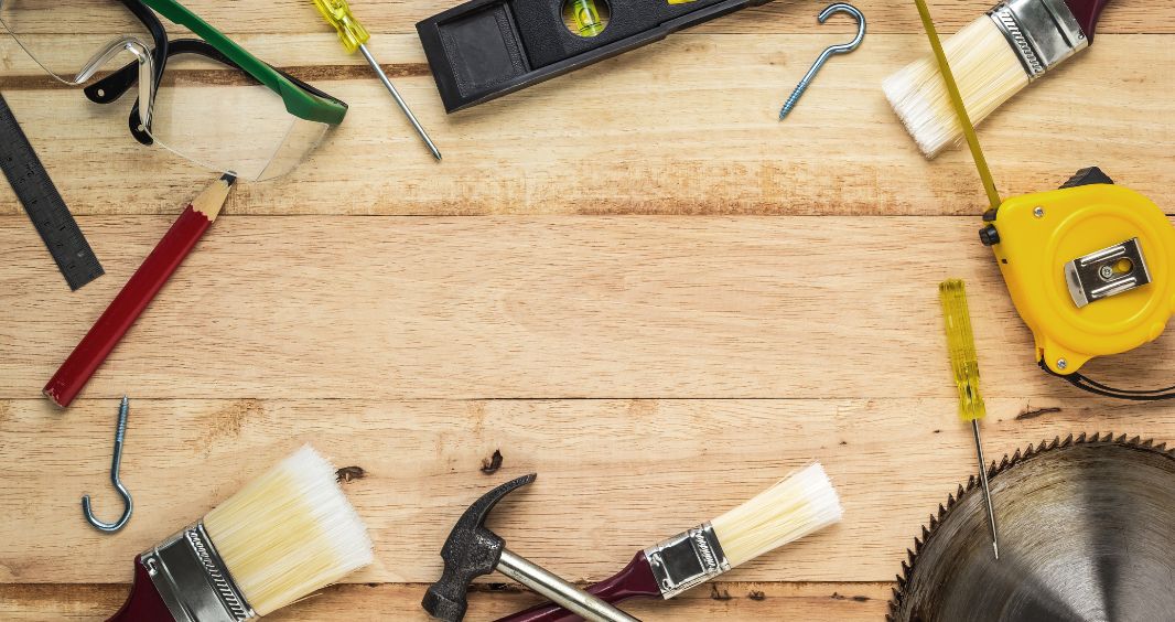 What’s the Difference Between a Carpenter and a Contractor?